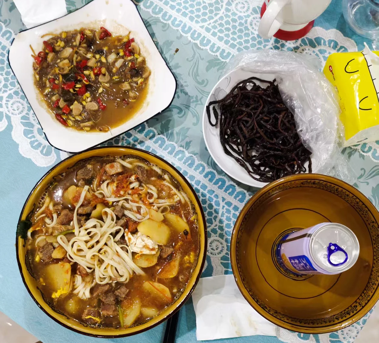 高三时一个疲惫的晚上，妈妈为我准备的一桌热食